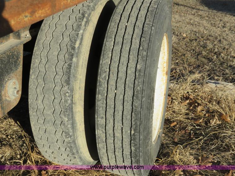 image for item I2425 1999 Lufkin FL-II spread axle flatbed trailer