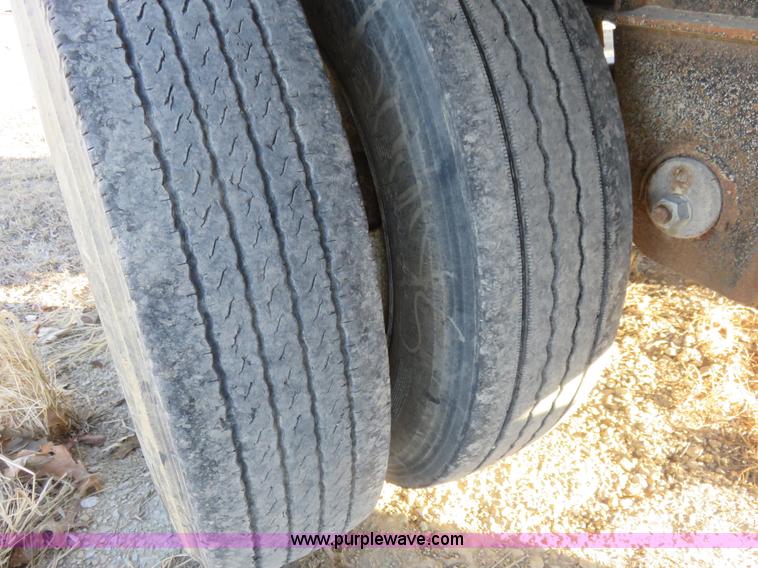 image for item I2425 1999 Lufkin FL-II spread axle flatbed trailer