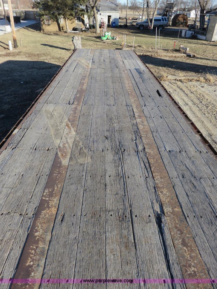 image for item I2425 1999 Lufkin FL-II spread axle flatbed trailer