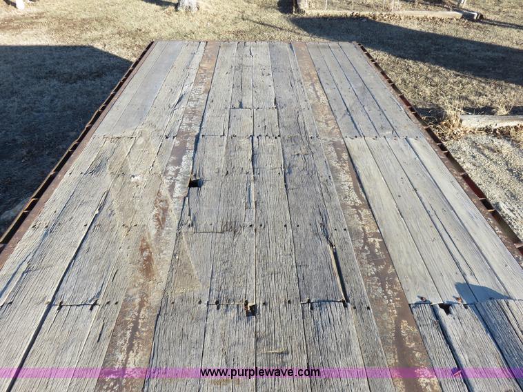 image for item I2425 1999 Lufkin FL-II spread axle flatbed trailer