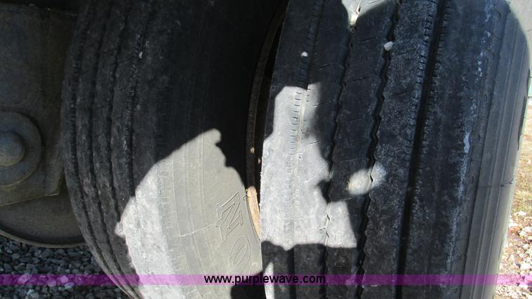 image for item I3124 1994 Trailmobile drop deck trailer