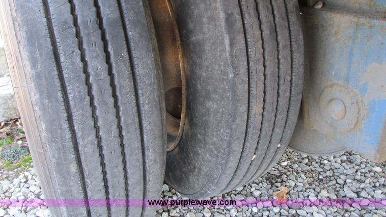 image for item I3124 1994 Trailmobile drop deck trailer