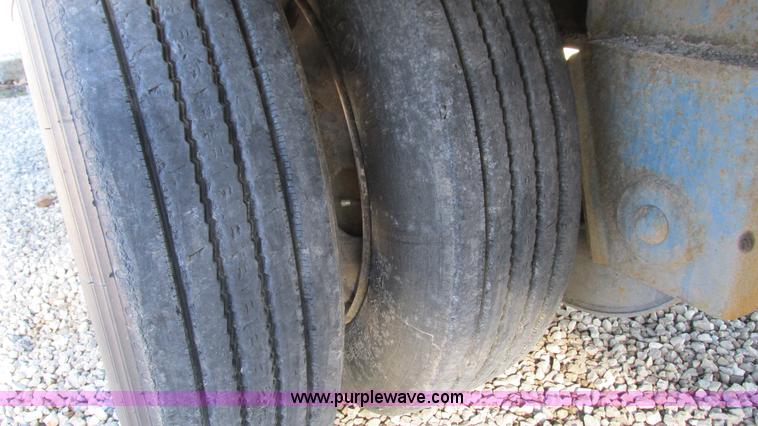 image for item I3124 1994 Trailmobile drop deck trailer