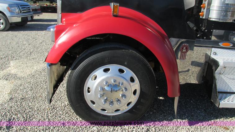 image for item I3128 2001 Kenworth W900 semi truck