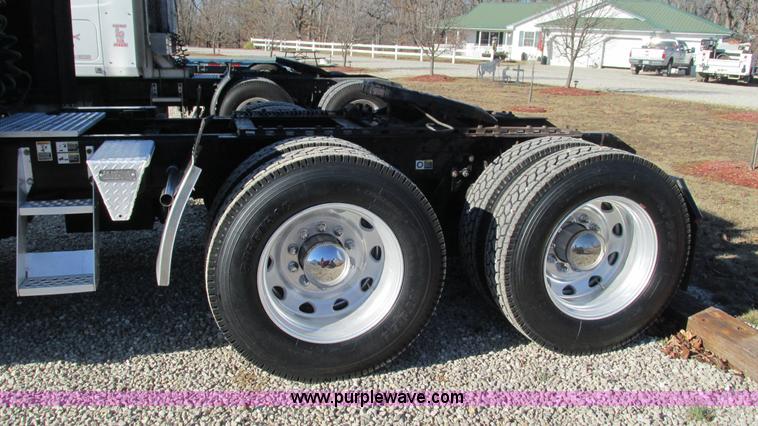 image for item I3128 2001 Kenworth W900 semi truck