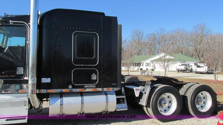 image for item I3128 2001 Kenworth W900 semi truck