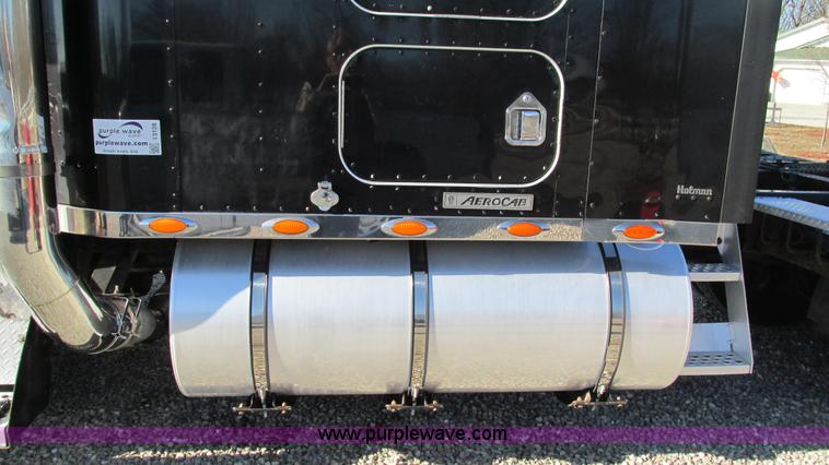 image for item I3128 2001 Kenworth W900 semi truck