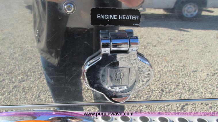 image for item I3128 2001 Kenworth W900 semi truck