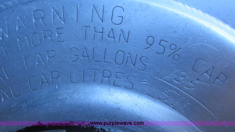 image for item I3128 2001 Kenworth W900 semi truck