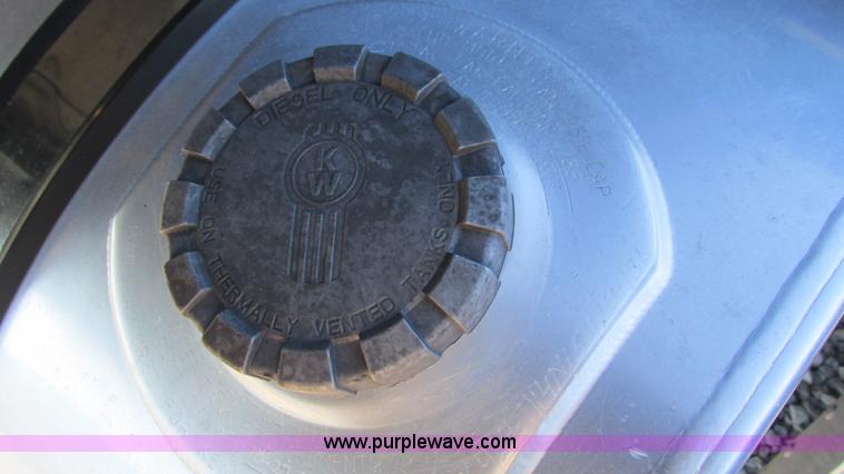 image for item I3128 2001 Kenworth W900 semi truck