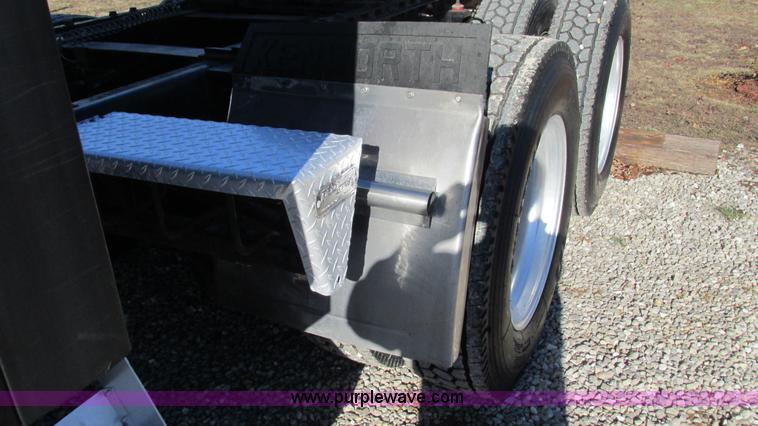 image for item I3128 2001 Kenworth W900 semi truck