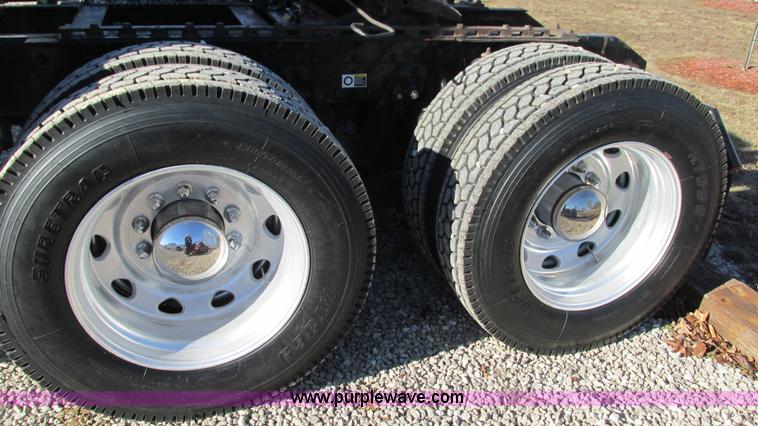 image for item I3128 2001 Kenworth W900 semi truck