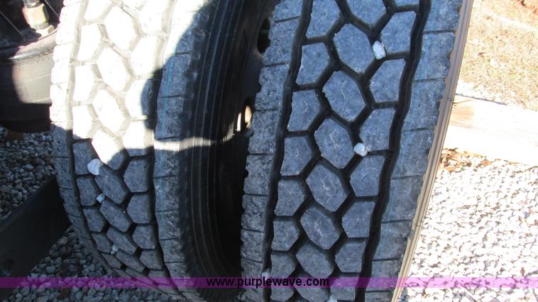 image for item I3128 2001 Kenworth W900 semi truck