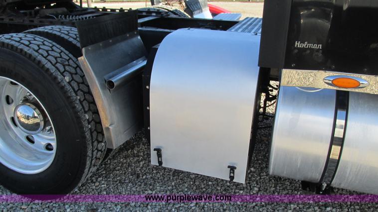 image for item I3128 2001 Kenworth W900 semi truck