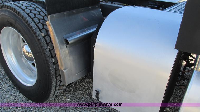 image for item I3128 2001 Kenworth W900 semi truck