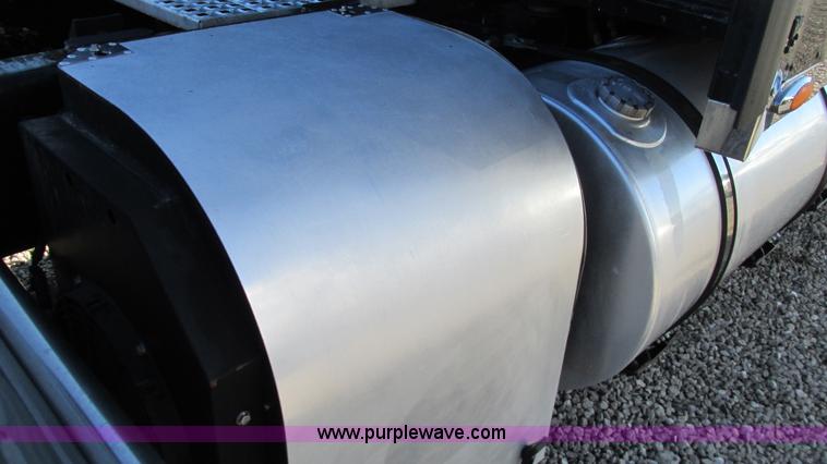 image for item I3128 2001 Kenworth W900 semi truck