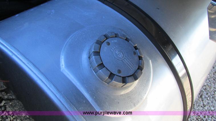 image for item I3128 2001 Kenworth W900 semi truck