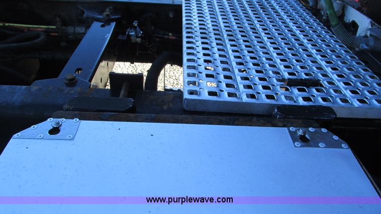 image for item I3128 2001 Kenworth W900 semi truck