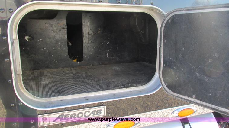 image for item I3128 2001 Kenworth W900 semi truck