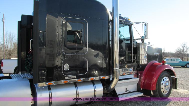 image for item I3128 2001 Kenworth W900 semi truck