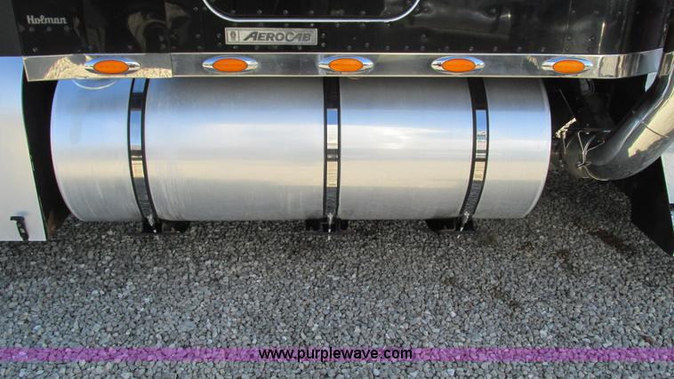 image for item I3128 2001 Kenworth W900 semi truck