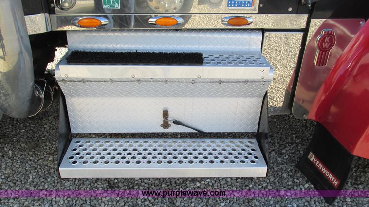 image for item I3128 2001 Kenworth W900 semi truck