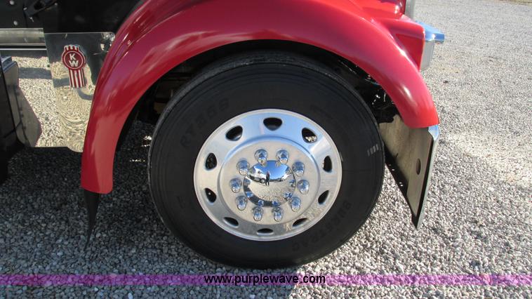 image for item I3128 2001 Kenworth W900 semi truck