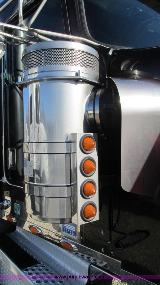 image for item I3128 2001 Kenworth W900 semi truck