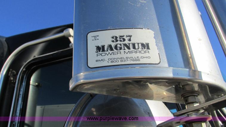 image for item I3128 2001 Kenworth W900 semi truck