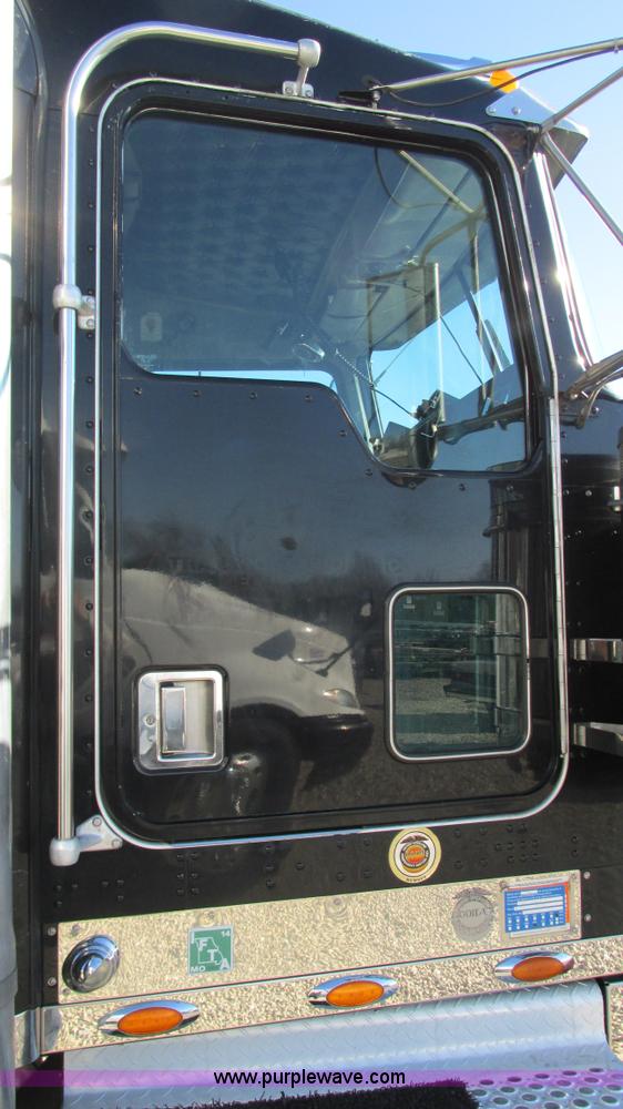 image for item I3128 2001 Kenworth W900 semi truck