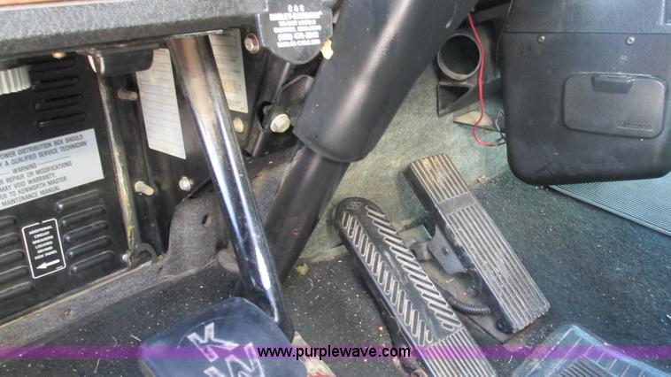 image for item I3128 2001 Kenworth W900 semi truck