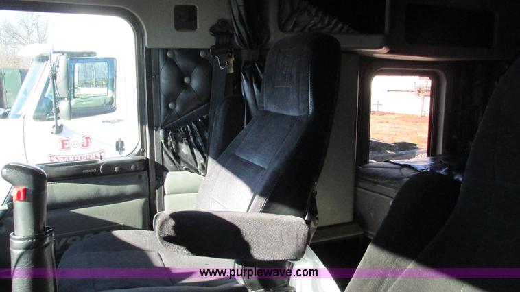 image for item I3128 2001 Kenworth W900 semi truck