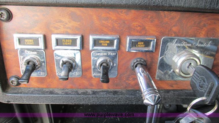 image for item I3128 2001 Kenworth W900 semi truck