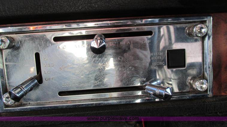 image for item I3128 2001 Kenworth W900 semi truck