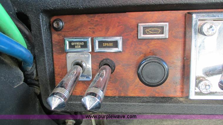 image for item I3128 2001 Kenworth W900 semi truck