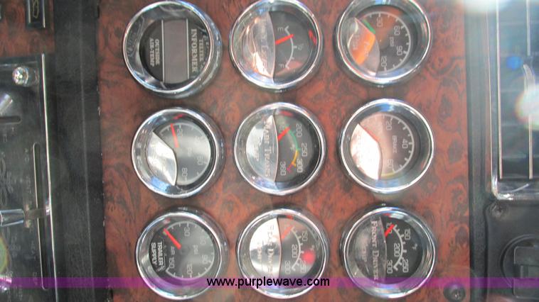 image for item I3128 2001 Kenworth W900 semi truck