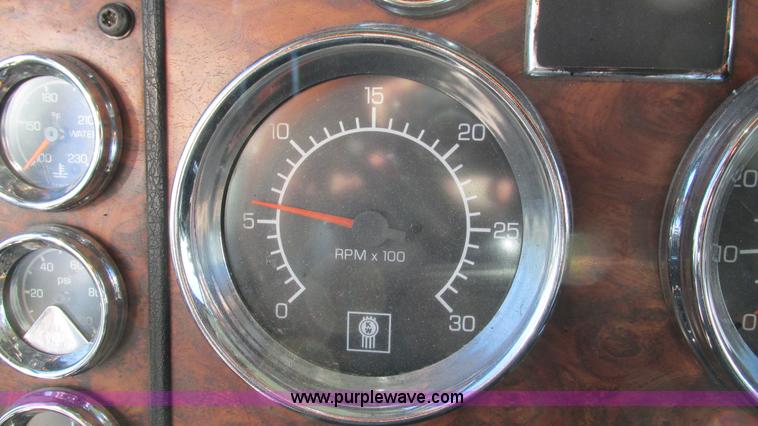 image for item I3128 2001 Kenworth W900 semi truck