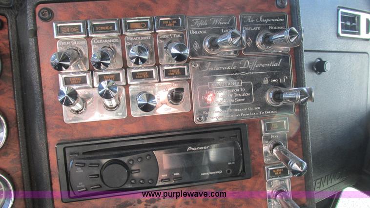 image for item I3128 2001 Kenworth W900 semi truck