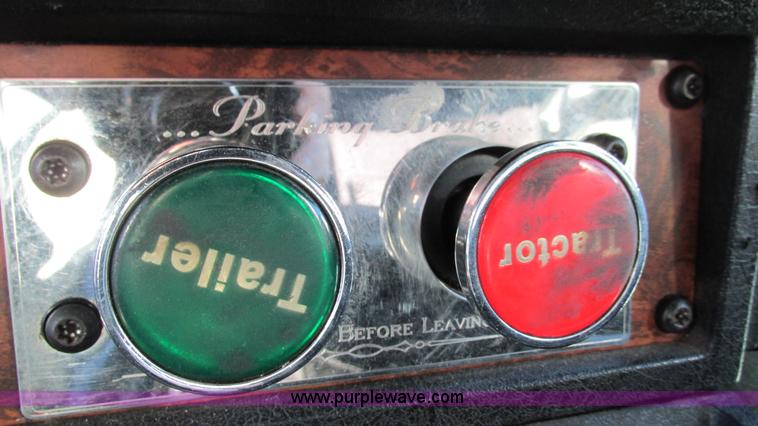 image for item I3128 2001 Kenworth W900 semi truck