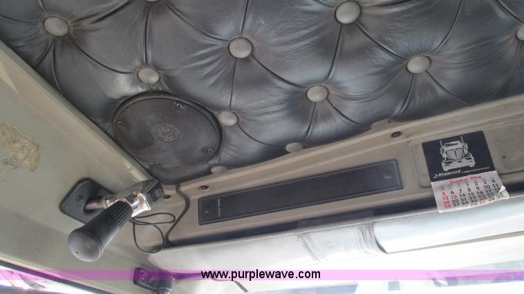 image for item I3128 2001 Kenworth W900 semi truck