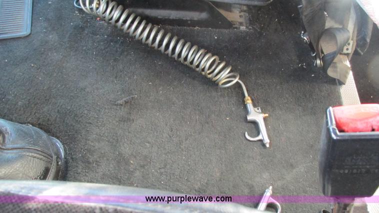 image for item I3128 2001 Kenworth W900 semi truck