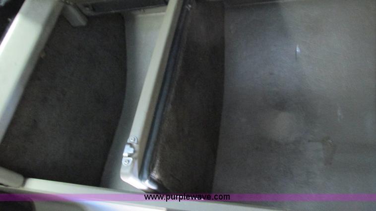 image for item I3128 2001 Kenworth W900 semi truck