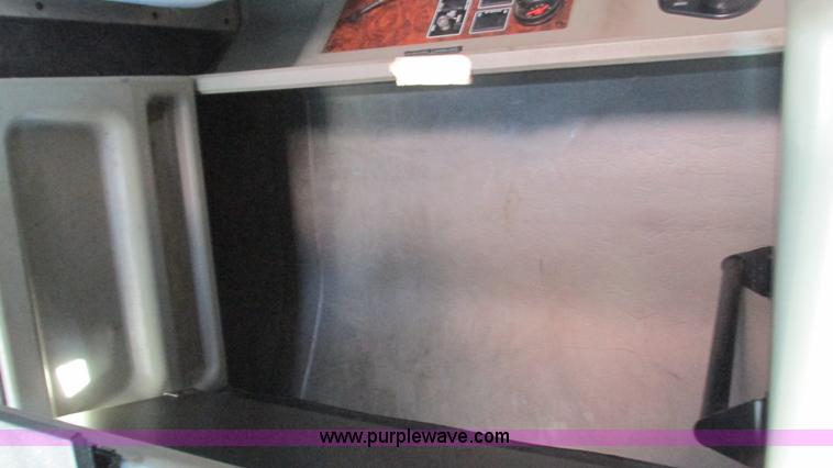 image for item I3128 2001 Kenworth W900 semi truck