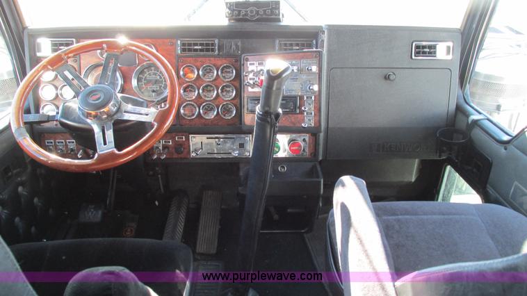 image for item I3128 2001 Kenworth W900 semi truck