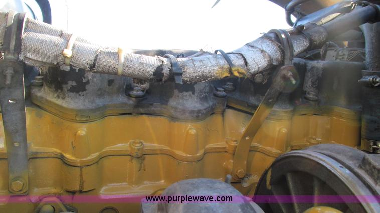 image for item I3128 2001 Kenworth W900 semi truck