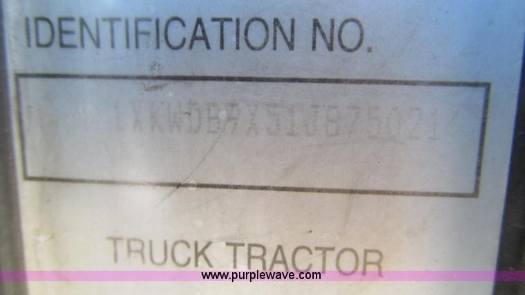 image for item I3128 2001 Kenworth W900 semi truck