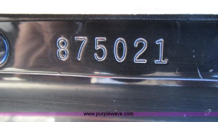 image for item I3128 2001 Kenworth W900 semi truck