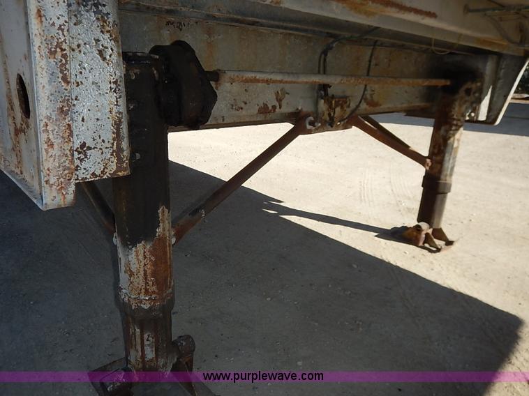 image for item I5175 1969 Brown dry van trailer