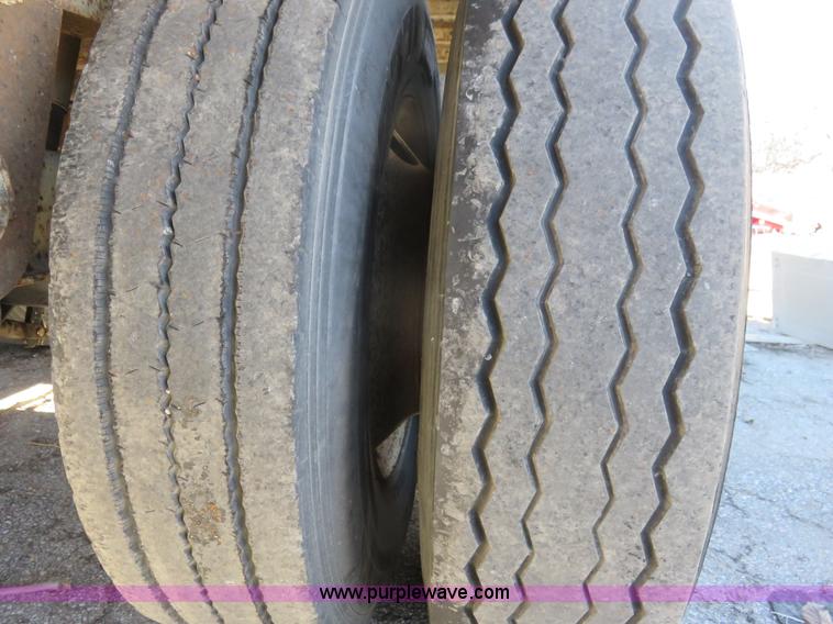 image for item K7024 1996 Utility flatbed trailer