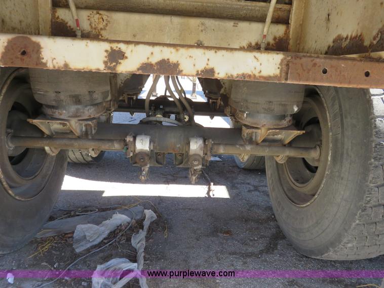 image for item K7024 1996 Utility flatbed trailer